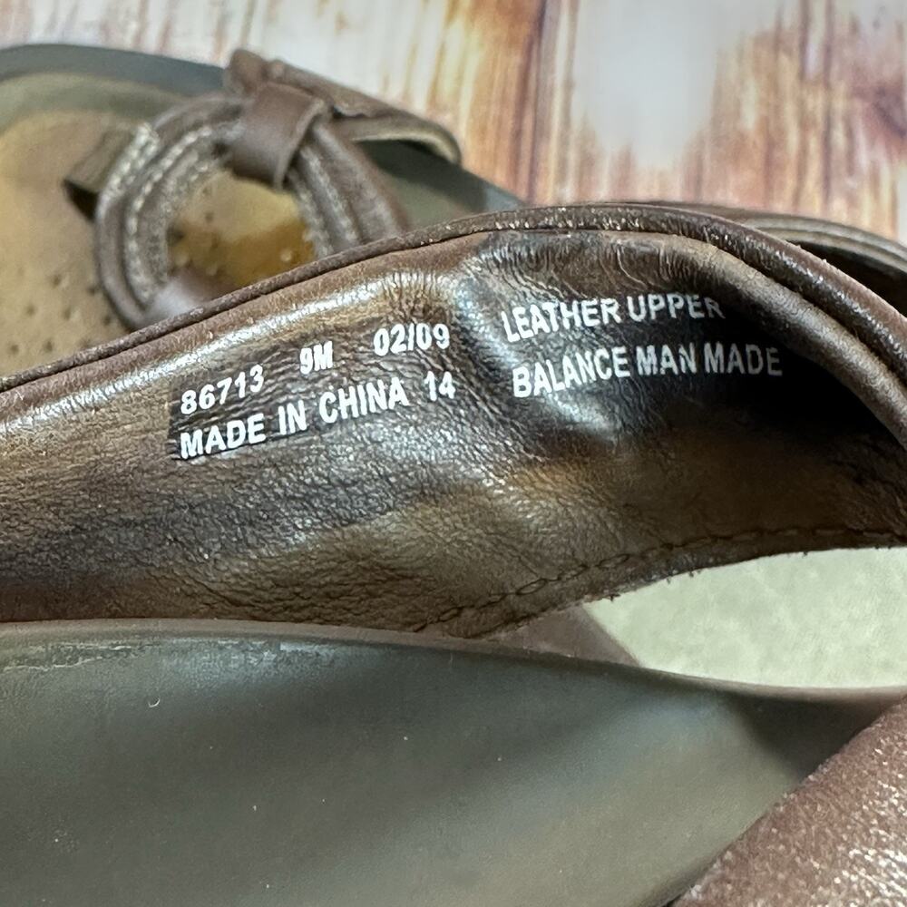 Clarks Sandals Sz 9 Bronze Leather Open Toe Slides Flip Flops Thong Flats Shoes - Picture 11 of 11